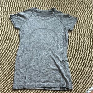 lululemon athletica Gray Short Sleeve Tee